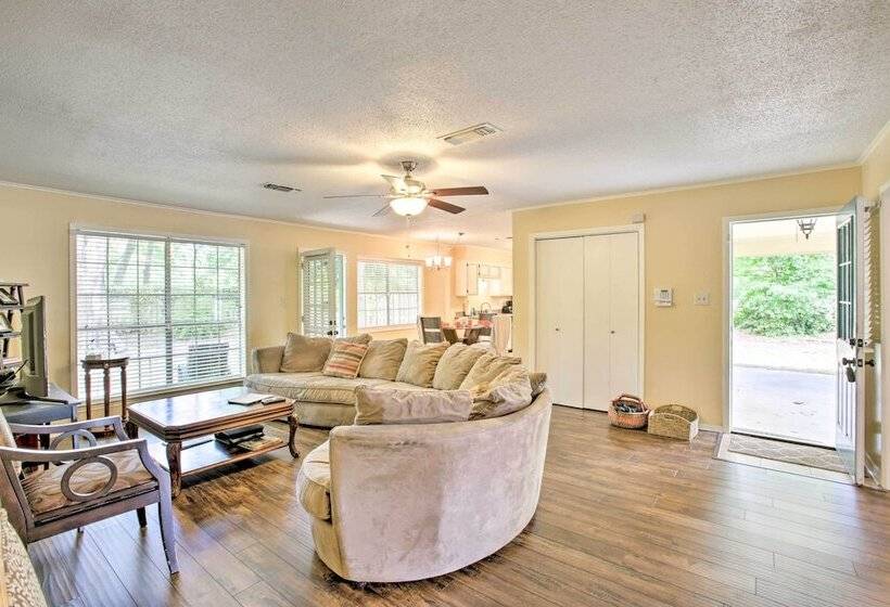 Near River Ranch: Luxe Cajun Home In Bayou Country