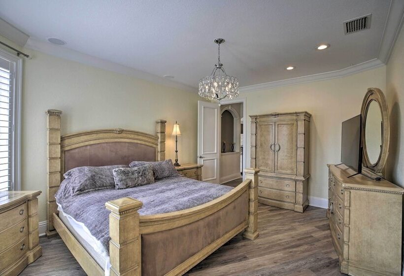 Luxe Cape Coral Escape W/ Boat Dock + Cabana!