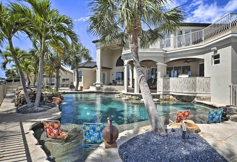 Luxe Cape Coral Escape W/ Boat Dock + Cabana!
