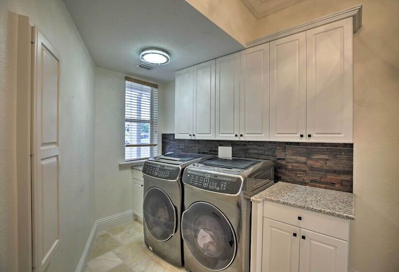 Luxe Cape Coral Escape W/ Boat Dock + Cabana!