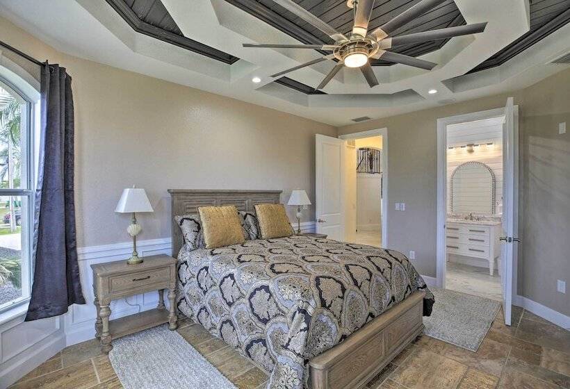 Luxe Cape Coral Escape W/ Boat Dock + Cabana!