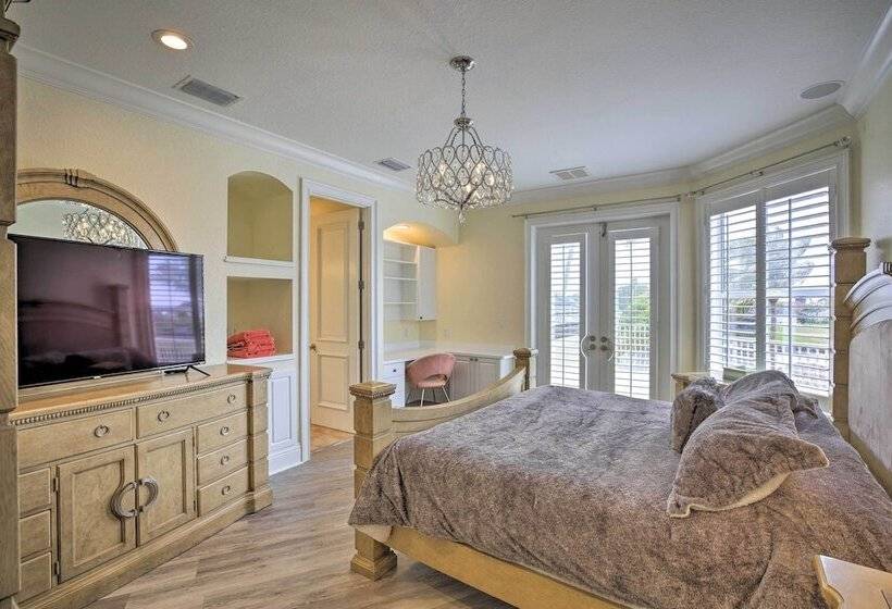 Luxe Cape Coral Escape W/ Boat Dock + Cabana!