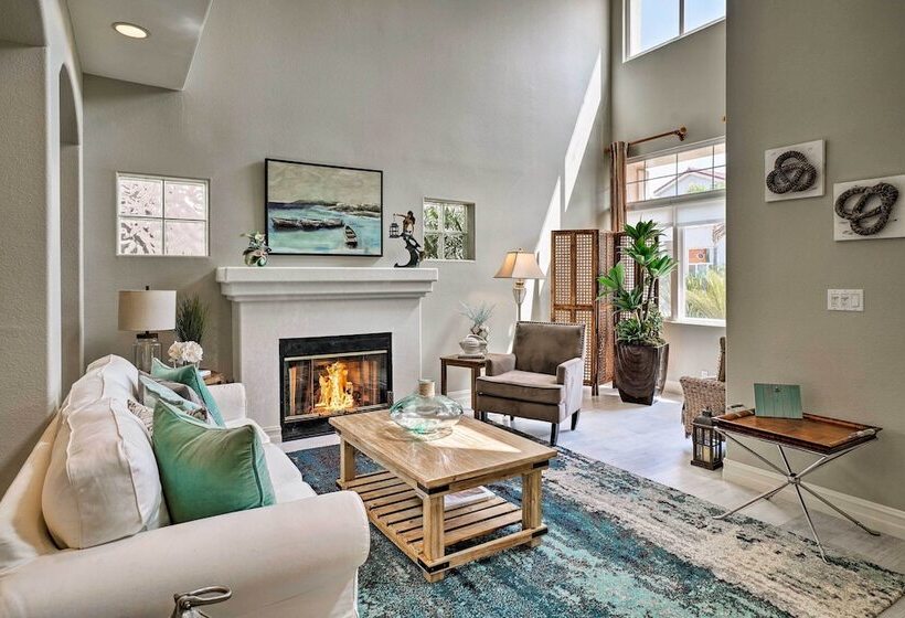 Oceanside Home W/ Rooftop Patio, Walk To Beach!