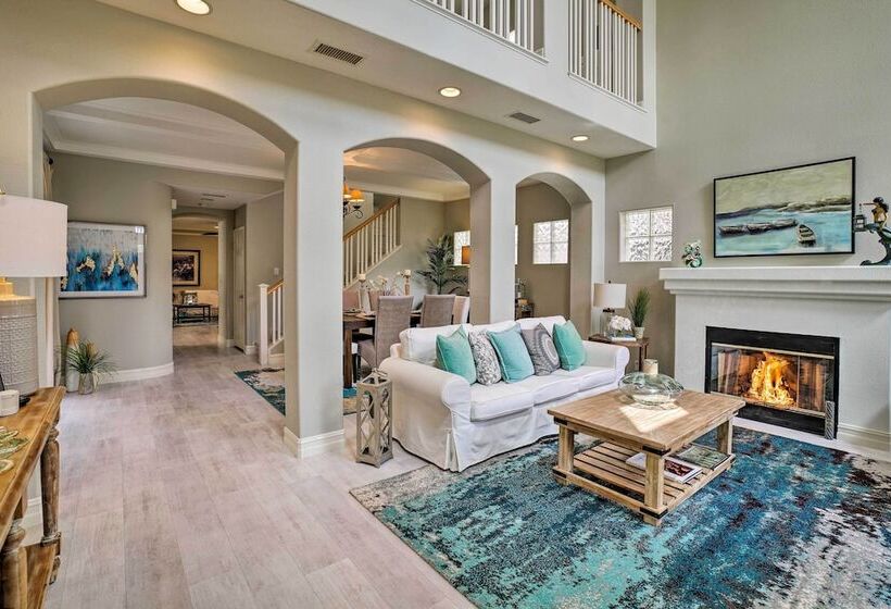 Oceanside Home W/ Rooftop Patio, Walk To Beach!