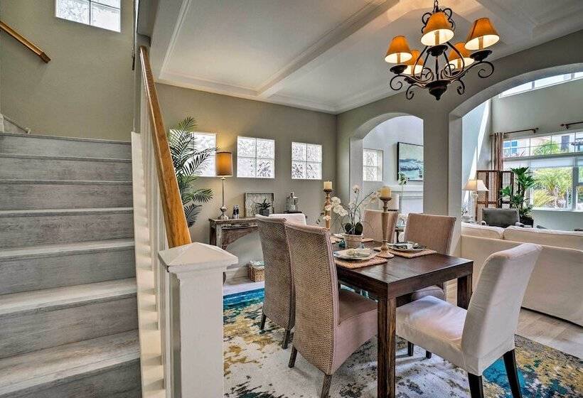 Oceanside Home W/ Rooftop Patio, Walk To Beach!