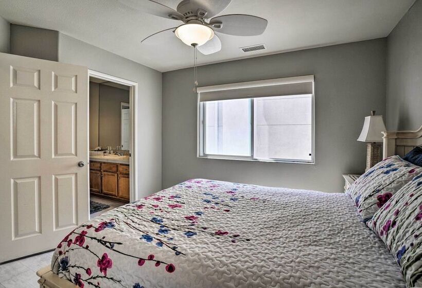 Oceanside Home W/ Rooftop Patio, Walk To Beach!