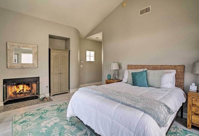 Oceanside Home W/ Rooftop Patio, Walk To Beach!