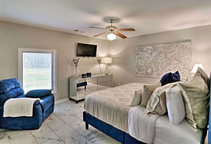 Quiet Memphis Home On 20 Acres: 10 Mi To Downtown!