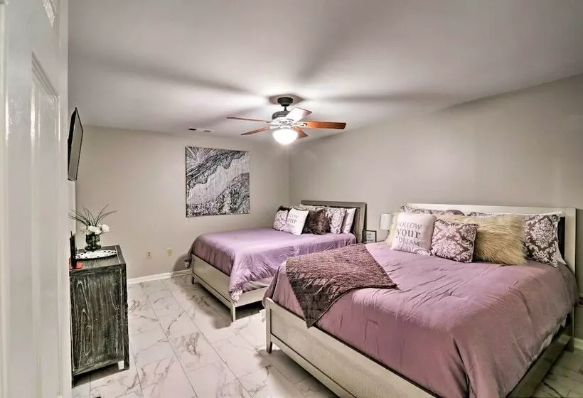 Quiet Memphis Home On 20 Acres: 10 Mi To Downtown!