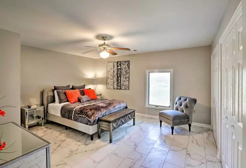 Quiet Memphis Home On 20 Acres: 10 Mi To Downtown!