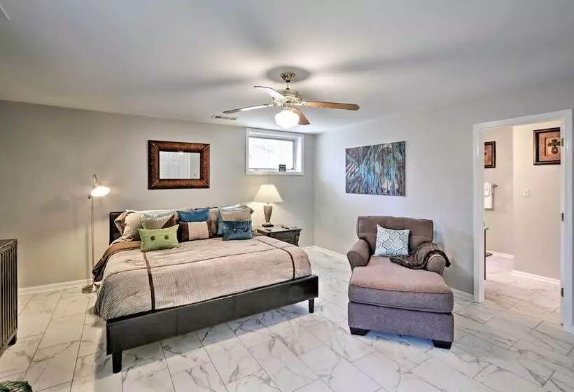 Quiet Memphis Home On 20 Acres: 10 Mi To Downtown!