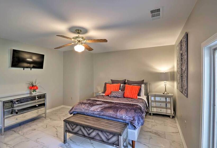 Quiet Memphis Home On 20 Acres: 10 Mi To Downtown!