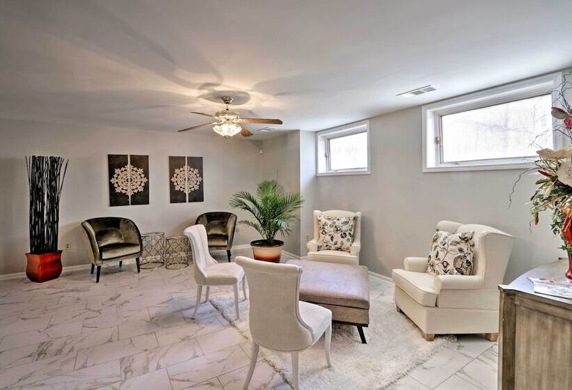 Quiet Memphis Home On 20 Acres: 10 Mi To Downtown!