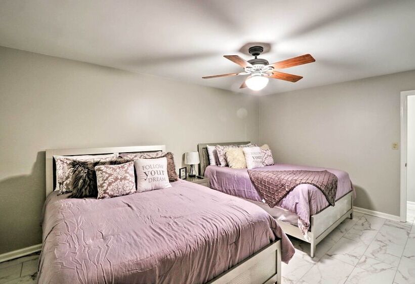 Quiet Memphis Home On 20 Acres: 10 Mi To Downtown!