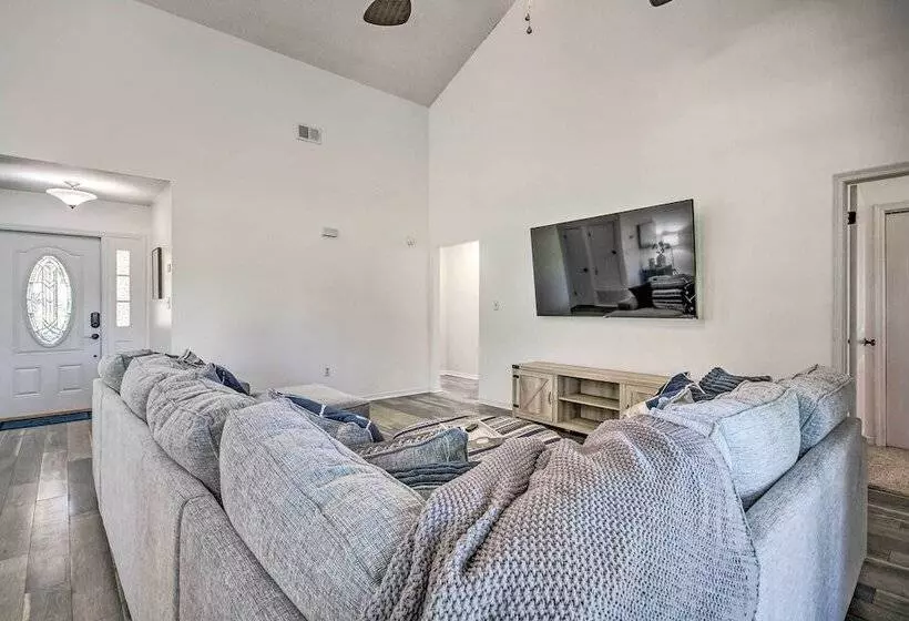 Navarre Home W/ Game Area + Screened In Porch