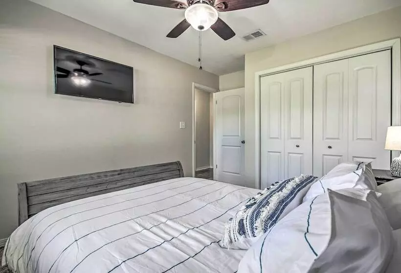 Navarre Home W/ Game Area + Screened In Porch