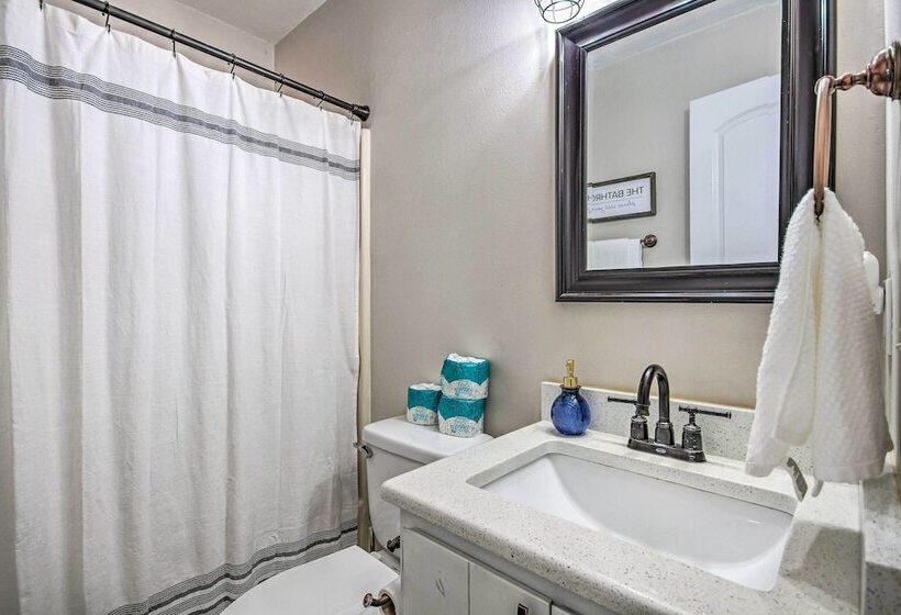 Navarre Home W/ Game Area + Screened In Porch