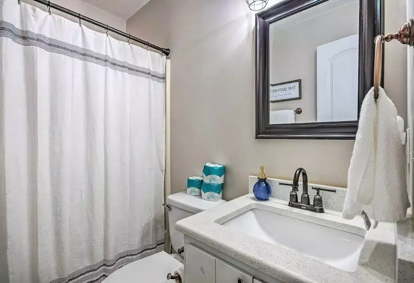 Navarre Home W/ Game Area + Screened In Porch