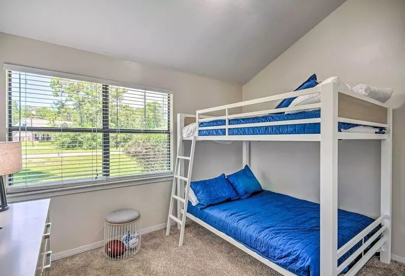 Navarre Home W/ Game Area + Screened In Porch