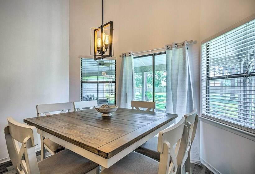 Navarre Home W/ Game Area + Screened In Porch