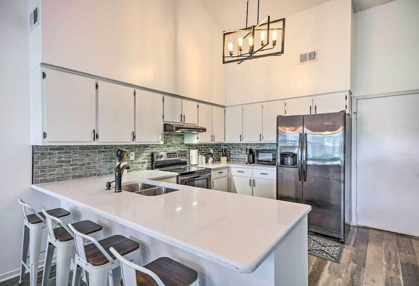 Navarre Home W/ Game Area + Screened In Porch