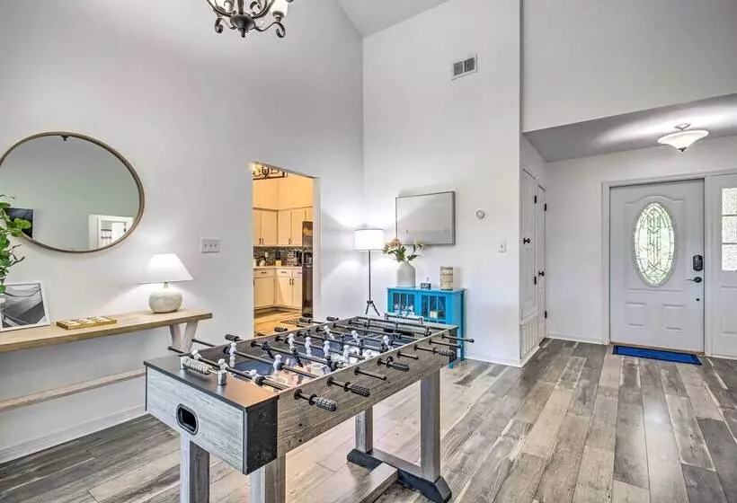 Navarre Home W/ Game Area + Screened In Porch