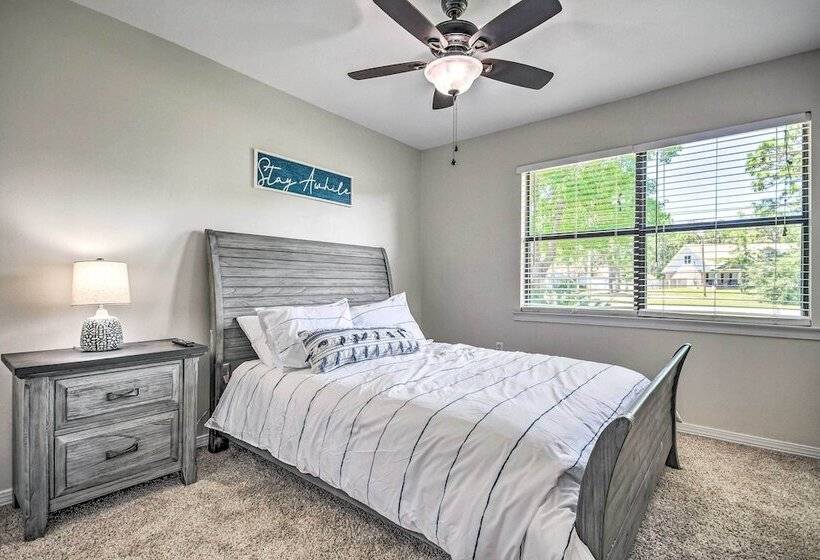 Navarre Home W/ Game Area + Screened In Porch