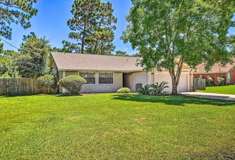 Navarre Home W/ Game Area + Screened In Porch