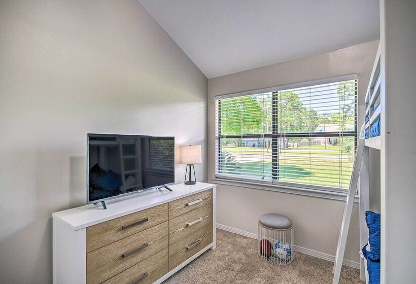 Navarre Home W/ Game Area + Screened In Porch