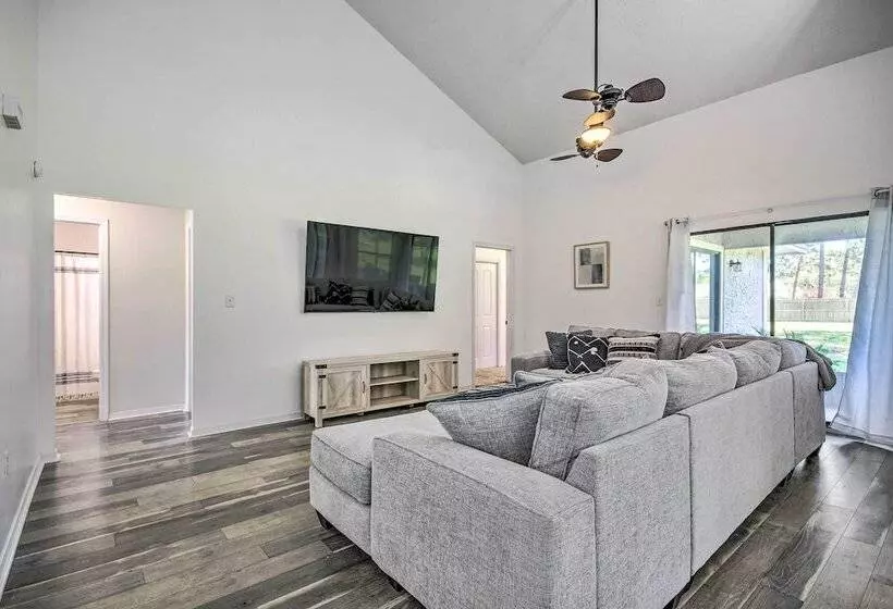 Navarre Home W/ Game Area + Screened In Porch