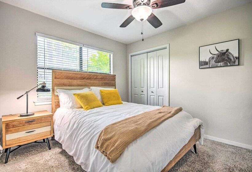 Navarre Home W/ Game Area + Screened In Porch