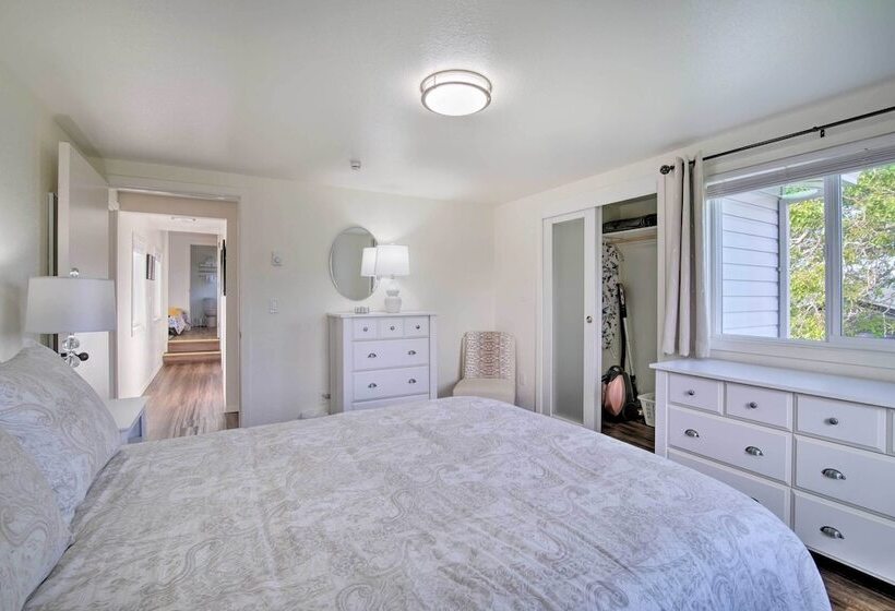 North Bend Home W/ Cornhole Court & Putting Green