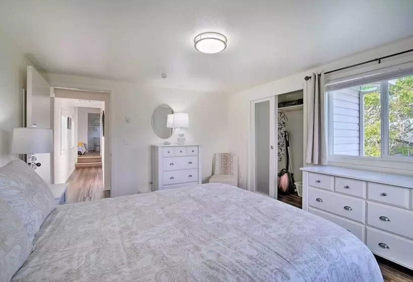 North Bend Home W/ Cornhole Court & Putting Green