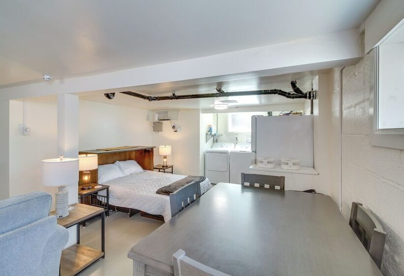 North Bend Home W/ Cornhole Court & Putting Green