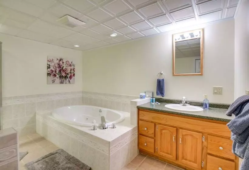 Conway Home W/ Game Room: 5 Private Beaches