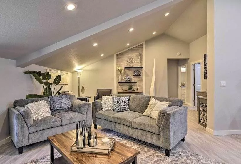 Oregon City Abode ~ 23 Mi To Dtwn Portland!
