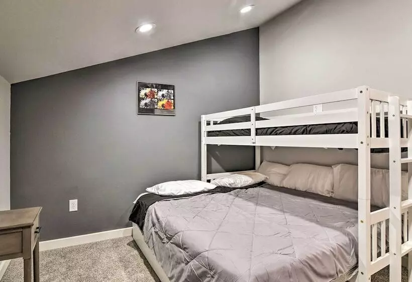 Oregon City Abode ~ 23 Mi To Dtwn Portland!