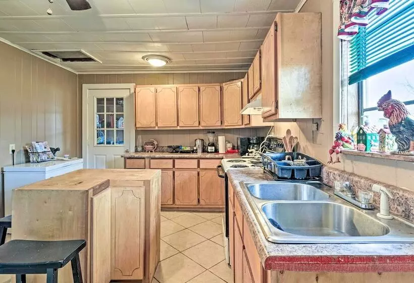 Oxford Home On Private Land < 7 Mi To Dtwn!