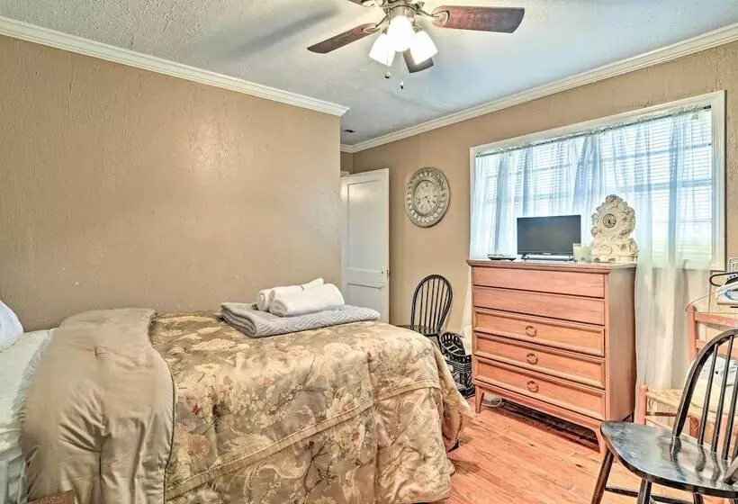 Oxford Home On Private Land < 7 Mi To Dtwn!