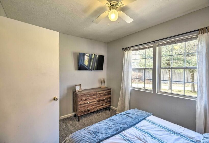 Pet Friendly Charleston Home W/ Fenced Yard!