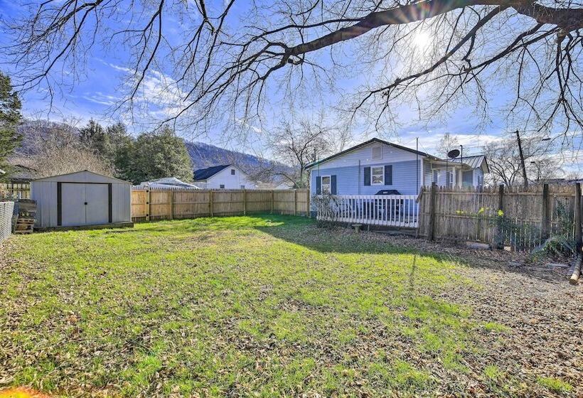 Pet Friendly Charleston Home W/ Fenced Yard!