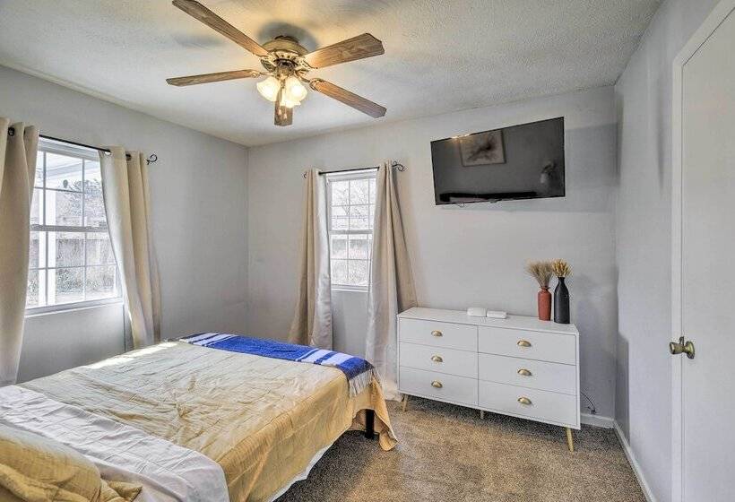 Pet Friendly Charleston Home W/ Fenced Yard!