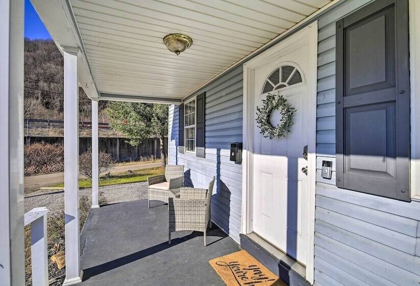 Pet Friendly Charleston Home W/ Fenced Yard!