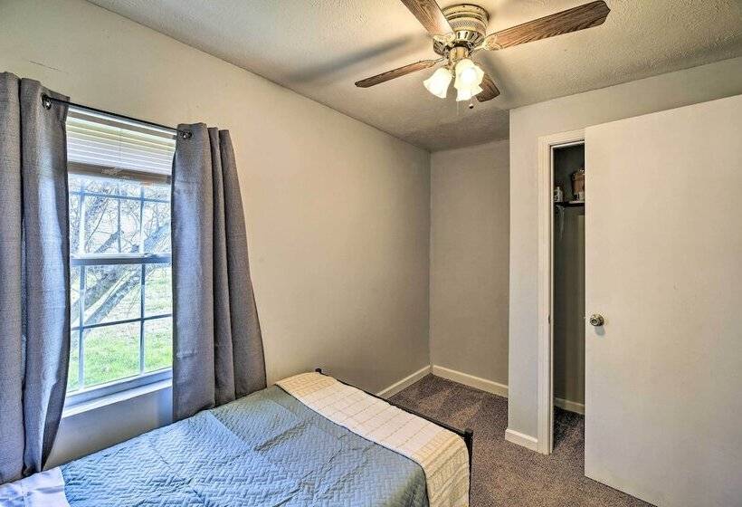 Pet Friendly Charleston Home W/ Fenced Yard!