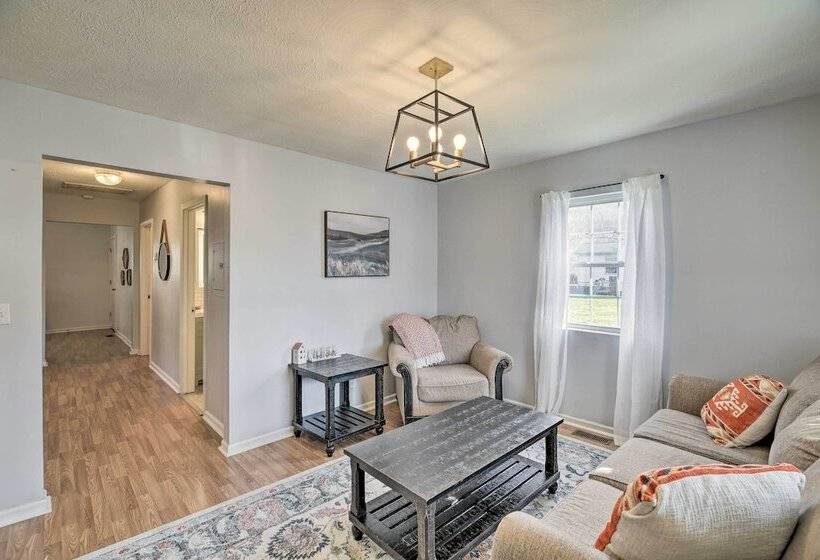 Pet Friendly Charleston Home W/ Fenced Yard!