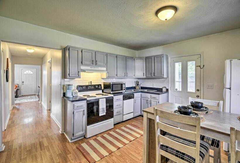 Pet Friendly Charleston Home W/ Fenced Yard!