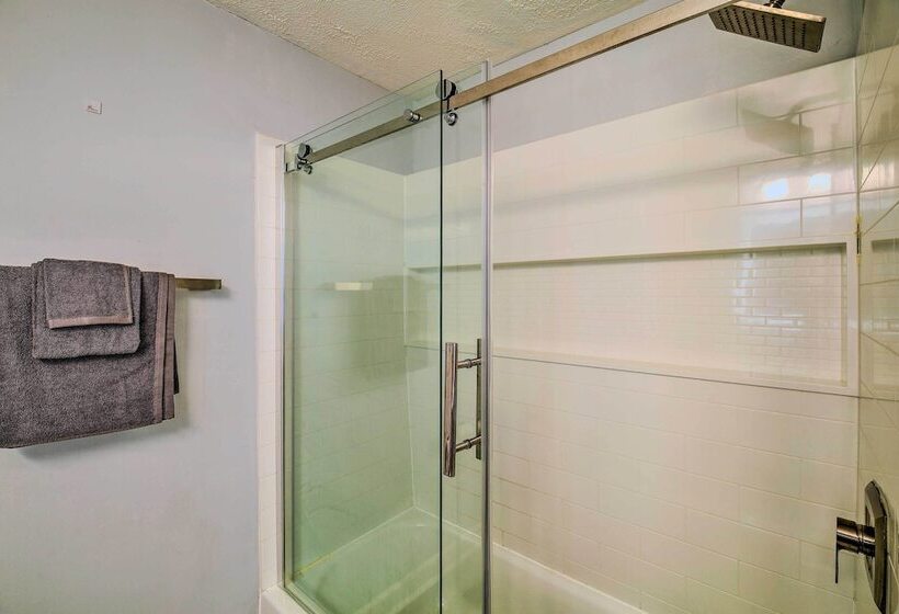 Pet Friendly Charleston Home W/ Fenced Yard!