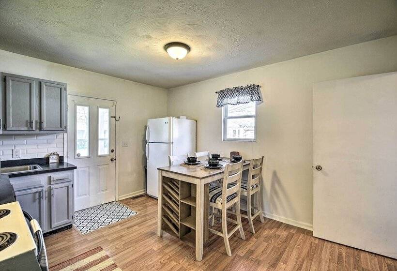 Pet Friendly Charleston Home W/ Fenced Yard!