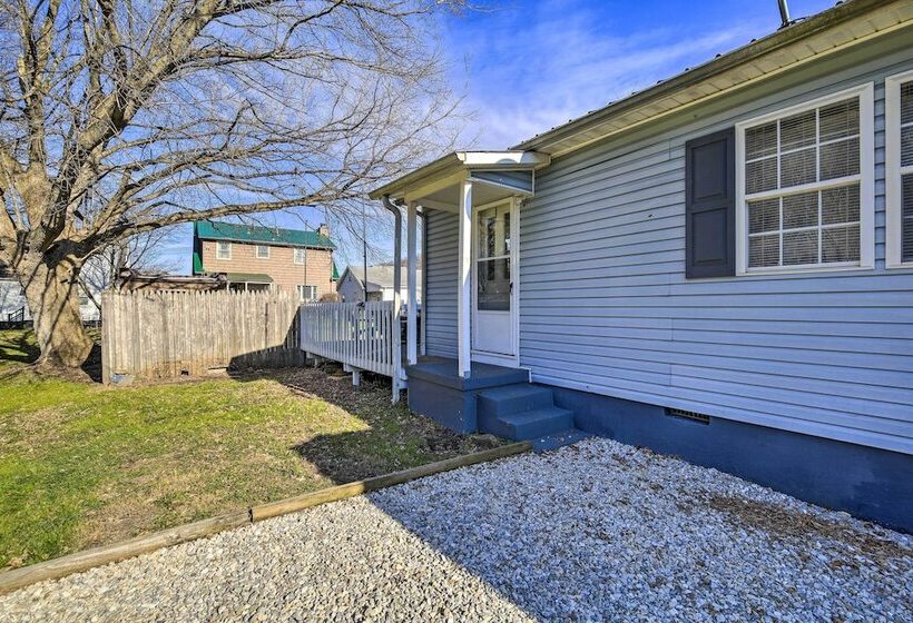 Pet Friendly Charleston Home W/ Fenced Yard!