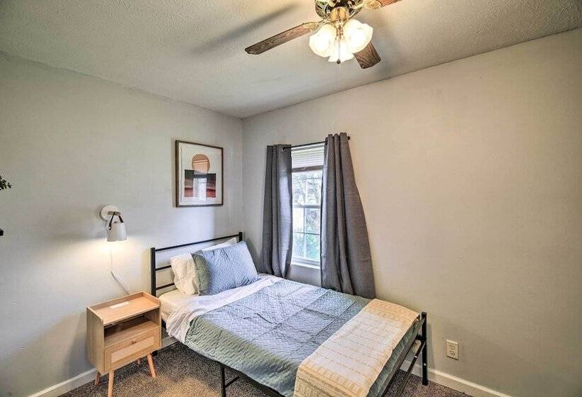 Pet Friendly Charleston Home W/ Fenced Yard!